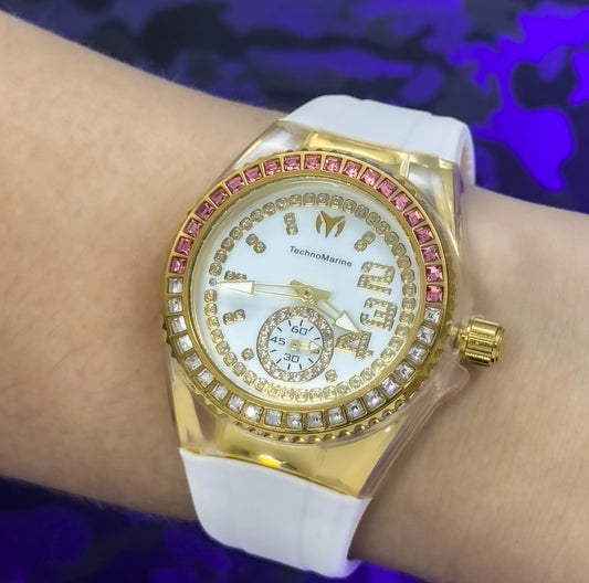 TechnoMarine Perlado Rojo fondo blanco