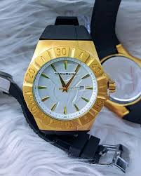 TechnoMarine Monogram Dorado Fondo Blanco