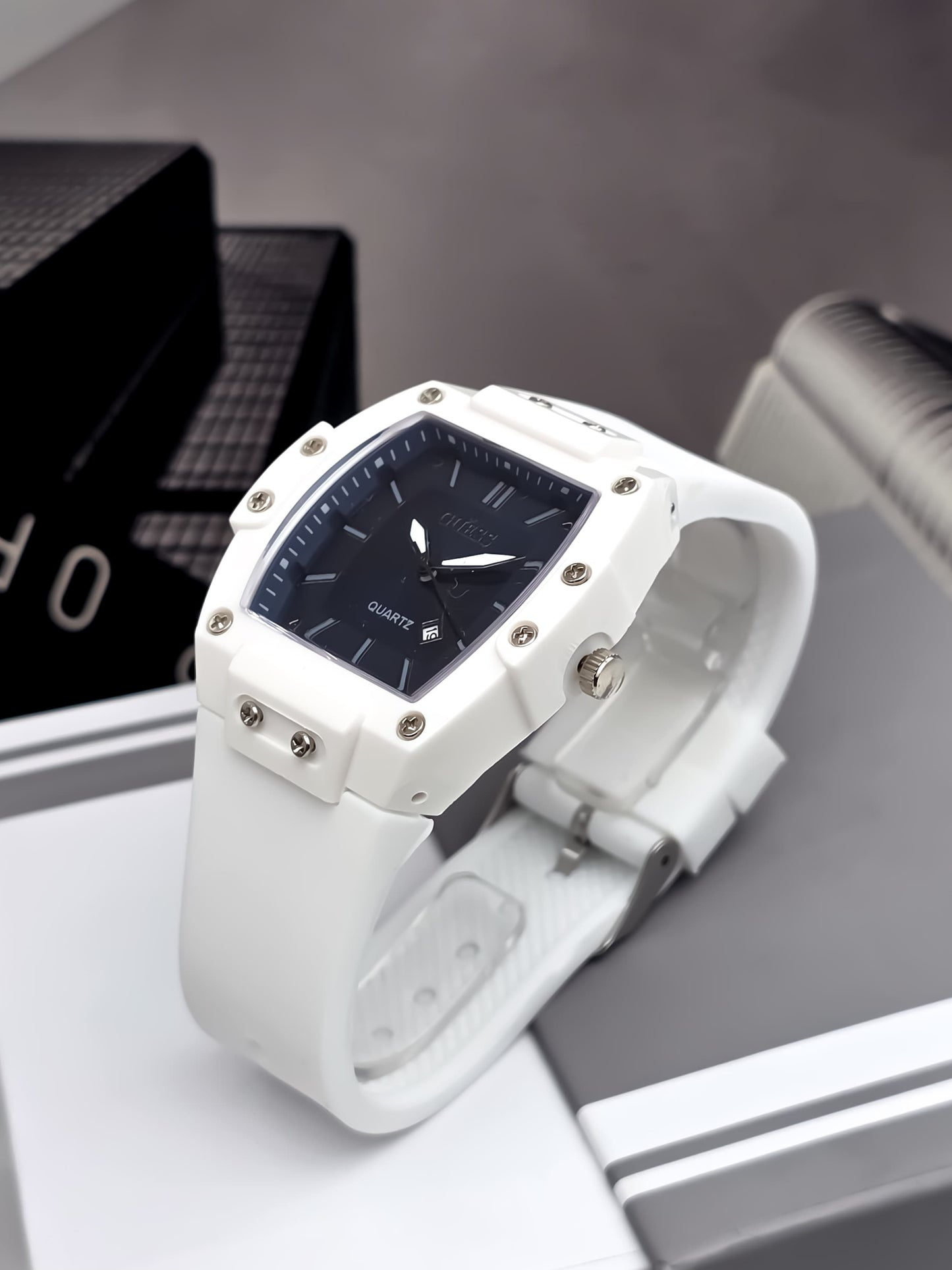 Guess QuarTz Blanco Fondo Negro